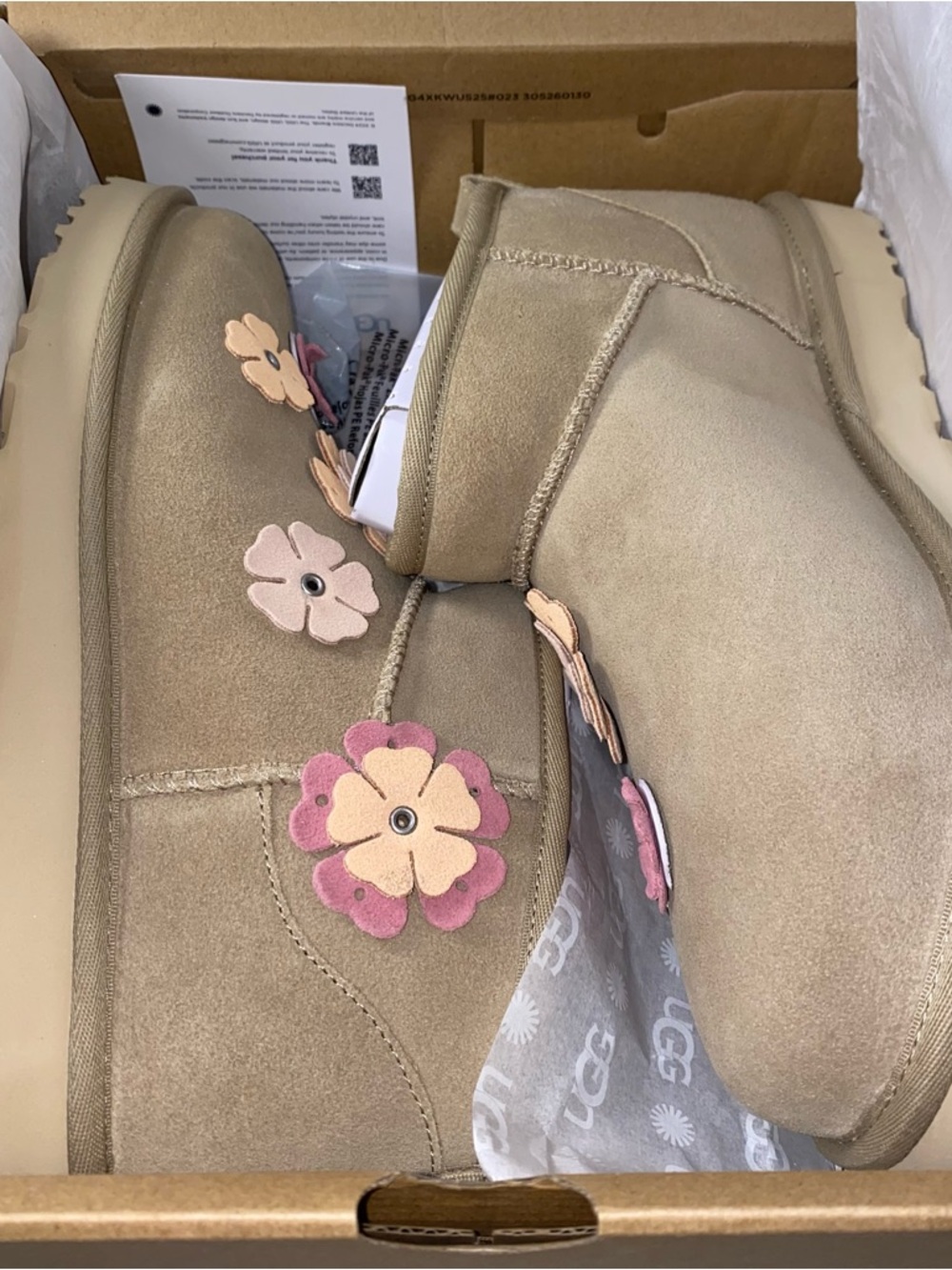 UGG Boots woman size 10 Floral Woman classic ultra mini fleur 
Mustard Seed - Picture 14 of 15